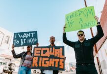 Menneskerettighedskrænkelse ved brug af AI