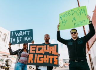 Menneskerettighedskrænkelse ved brug af AI